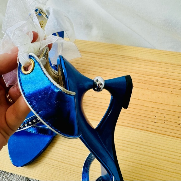 Vintage Chanel Metallic Blue Heels with Ribbon Slingback - Picture 8 of 11